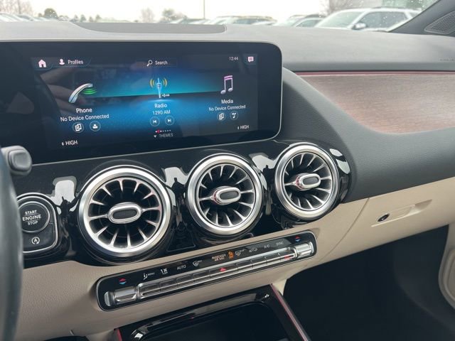 Used 2021 Mercedes-Benz GLA 250 4MATIC w/ Premium Package image 17