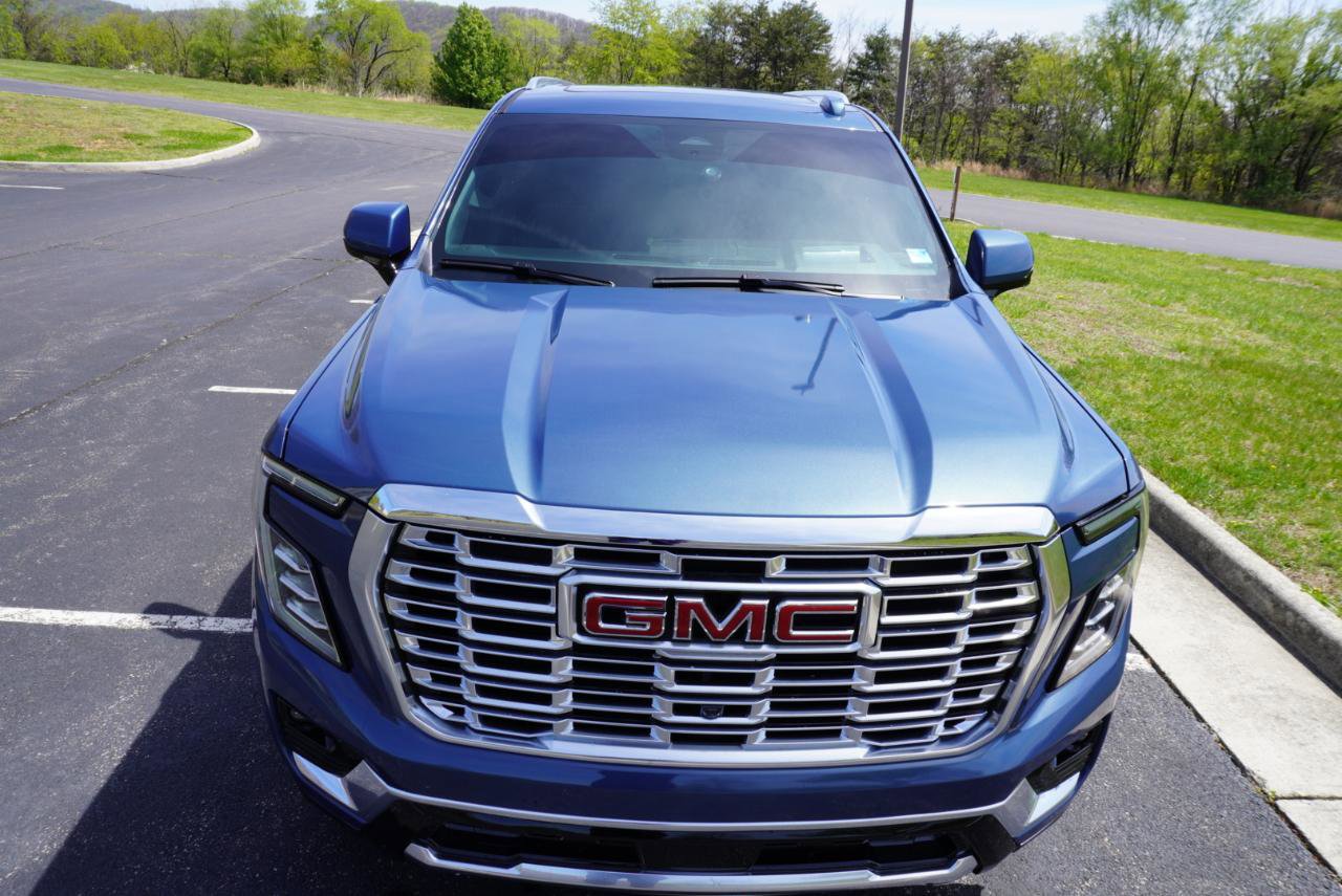 Used 2026 GMC Yukon XL Elevation w/ Elevation Premium Package AWD/4WD image 3