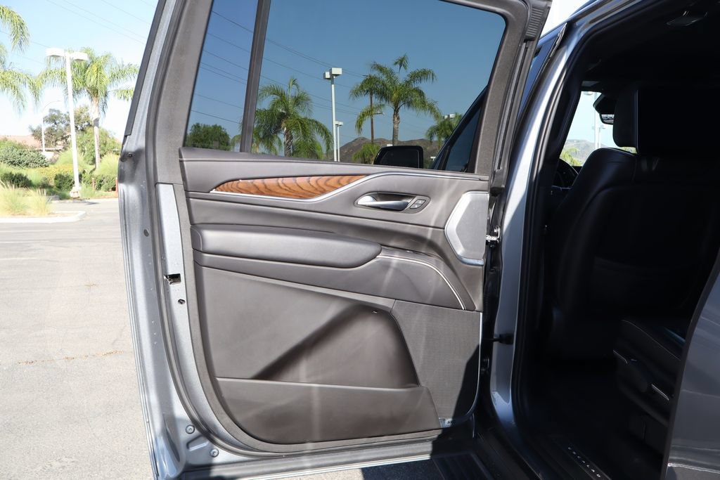 Used 2022 Cadillac Escalade ESV Sport Platinum AWD/4WD image 37