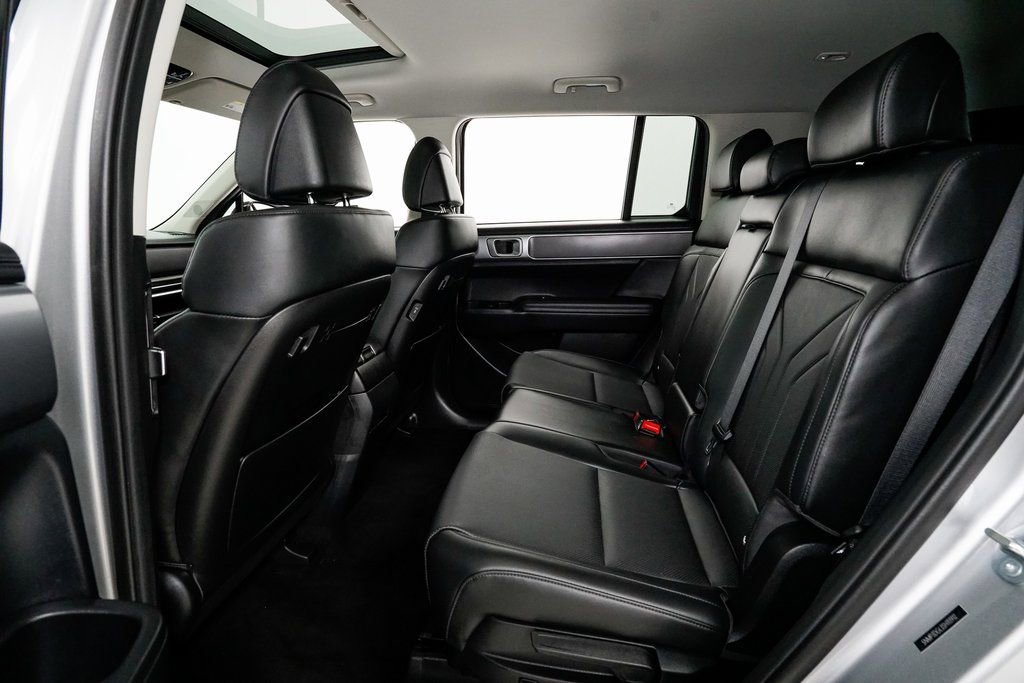 Used 2025 Hyundai Santa Fe XRT image 28