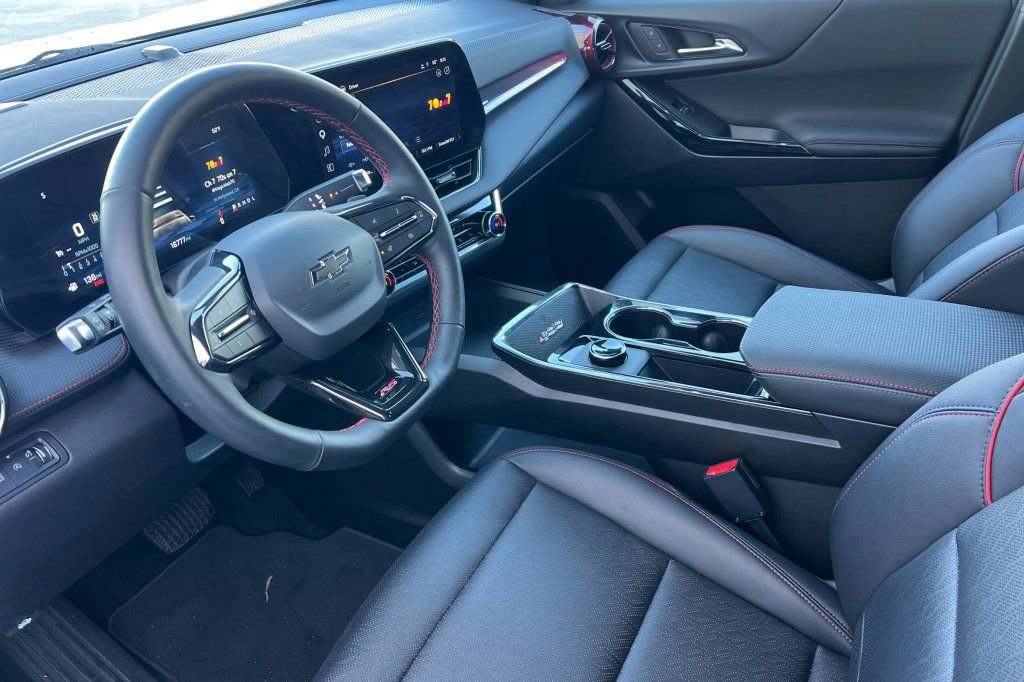 Used 2025 Chevrolet Equinox RS w/ Safety and Technology Package AWD/4WD image 7