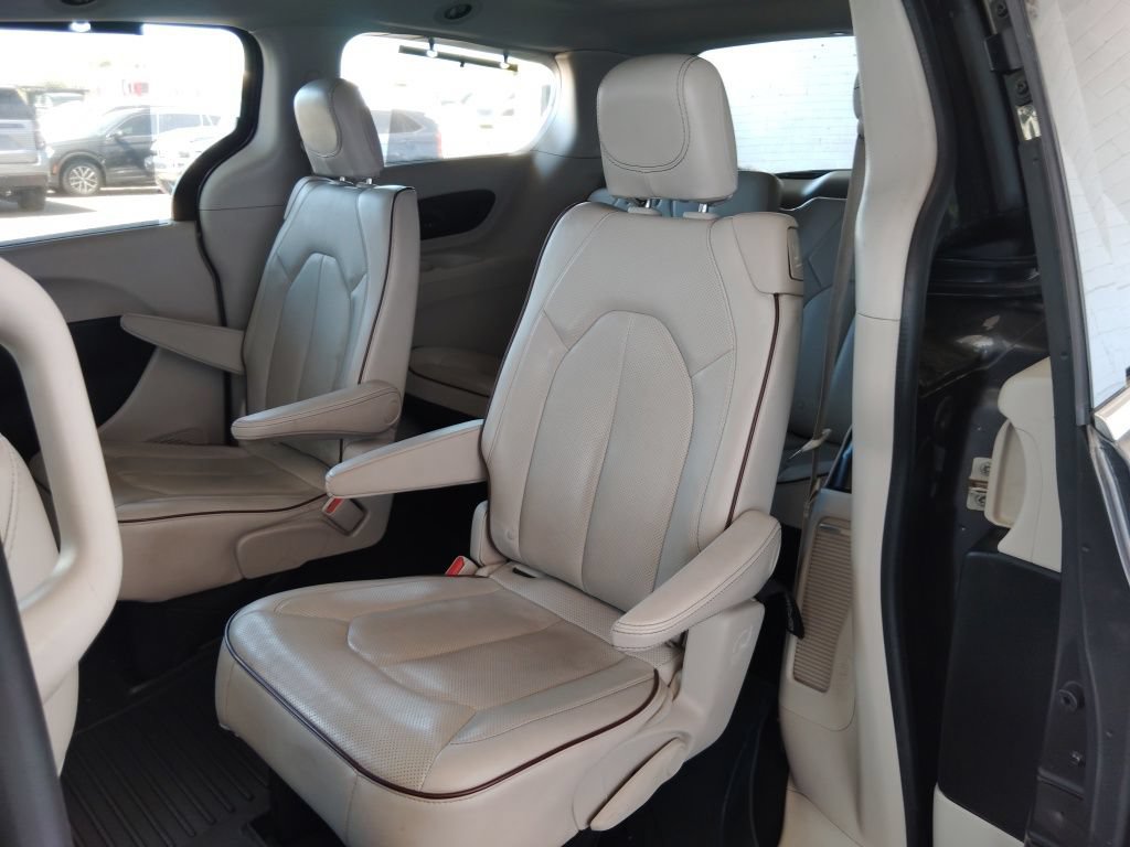 Used 2019 Chrysler Pacifica Limited w/ Advanced Safetytec Group FWD image 21