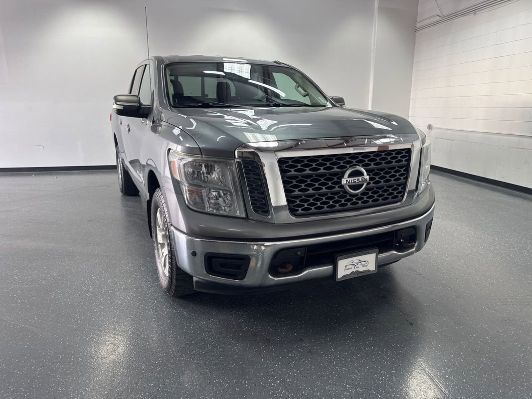 Used 2018 Nissan Titan SV w/ SV Convenience Package image 1