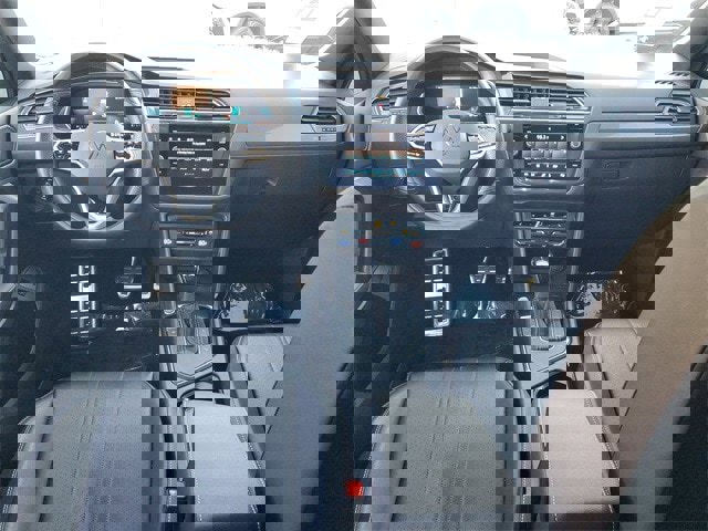 Certified 2022 Volkswagen Tiguan SE R-Line image 14