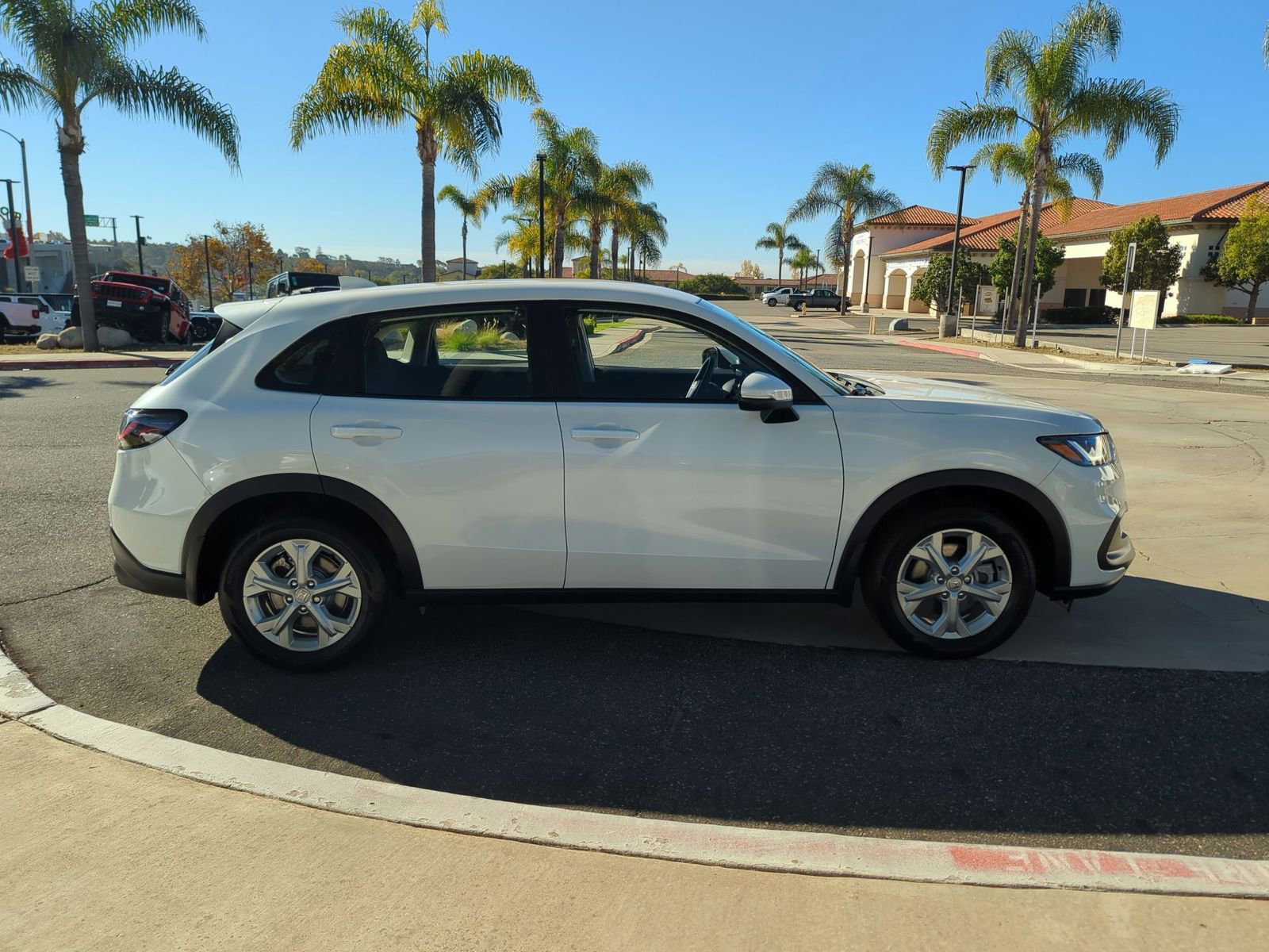 Used 2025 Honda HR-V LX image 6