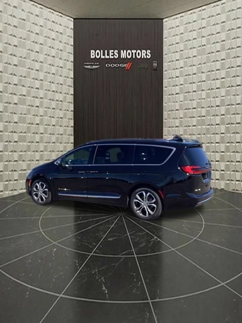 Certified 2024 Chrysler Pacifica Pinnacle FWD image 8