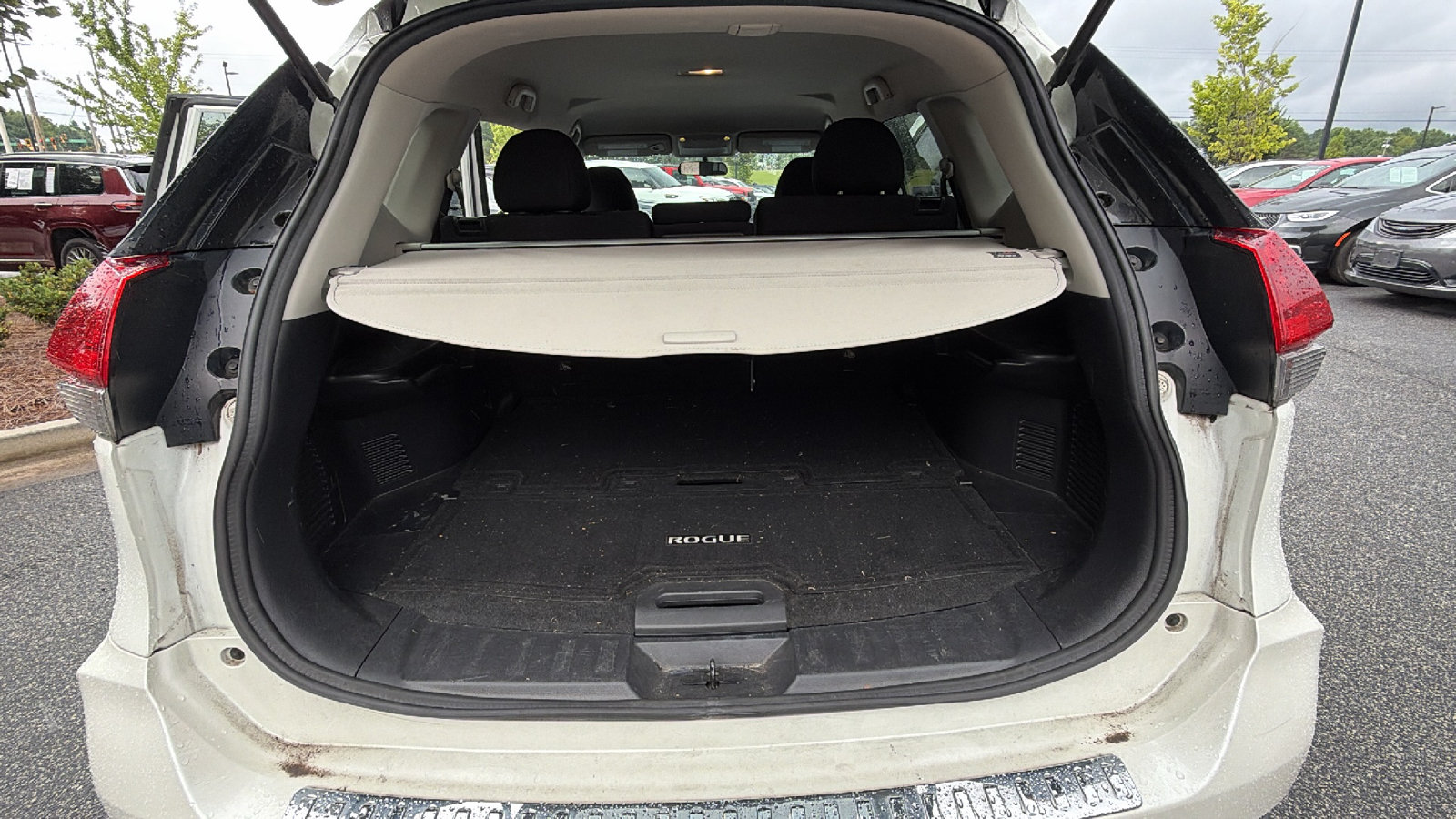 Used 2017 Nissan Rogue SV w/ Midnight Edition FWD image 13