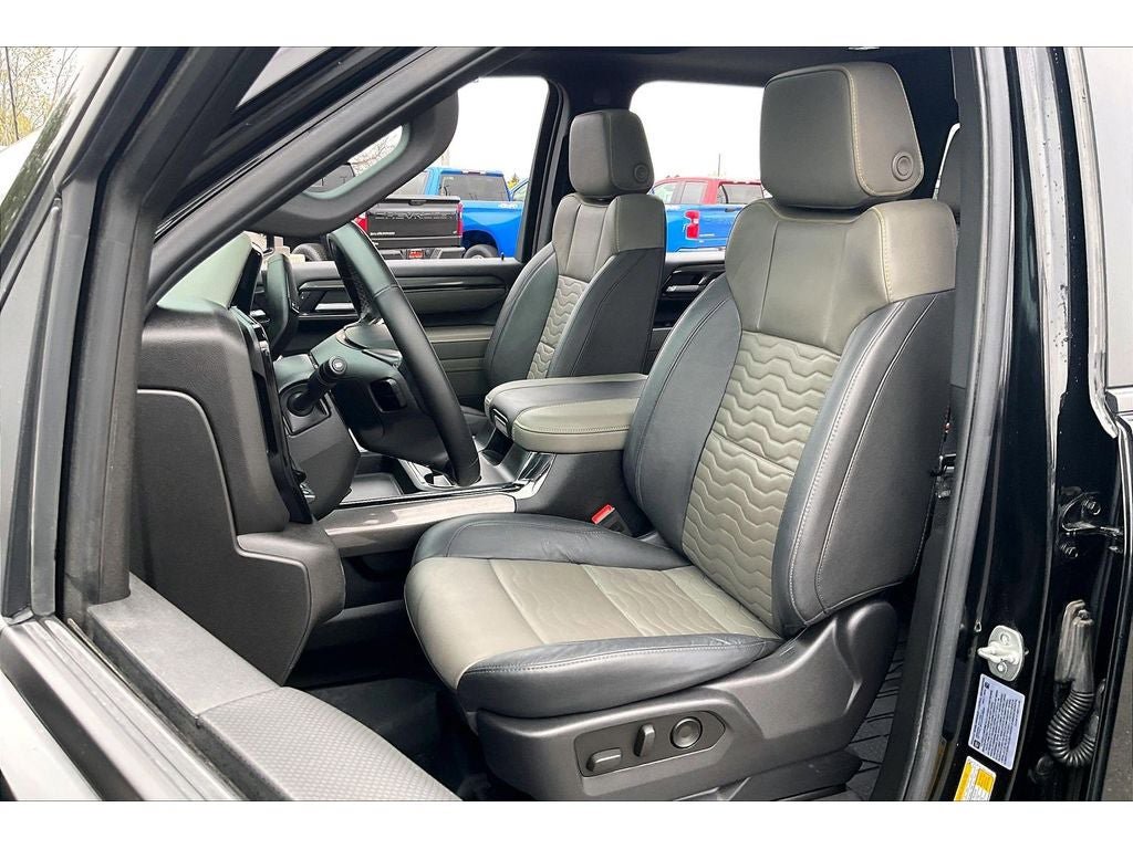 Used 2025 Chevrolet Silverado 2500 ZR2 w/ Technology Package AWD/4WD image 27