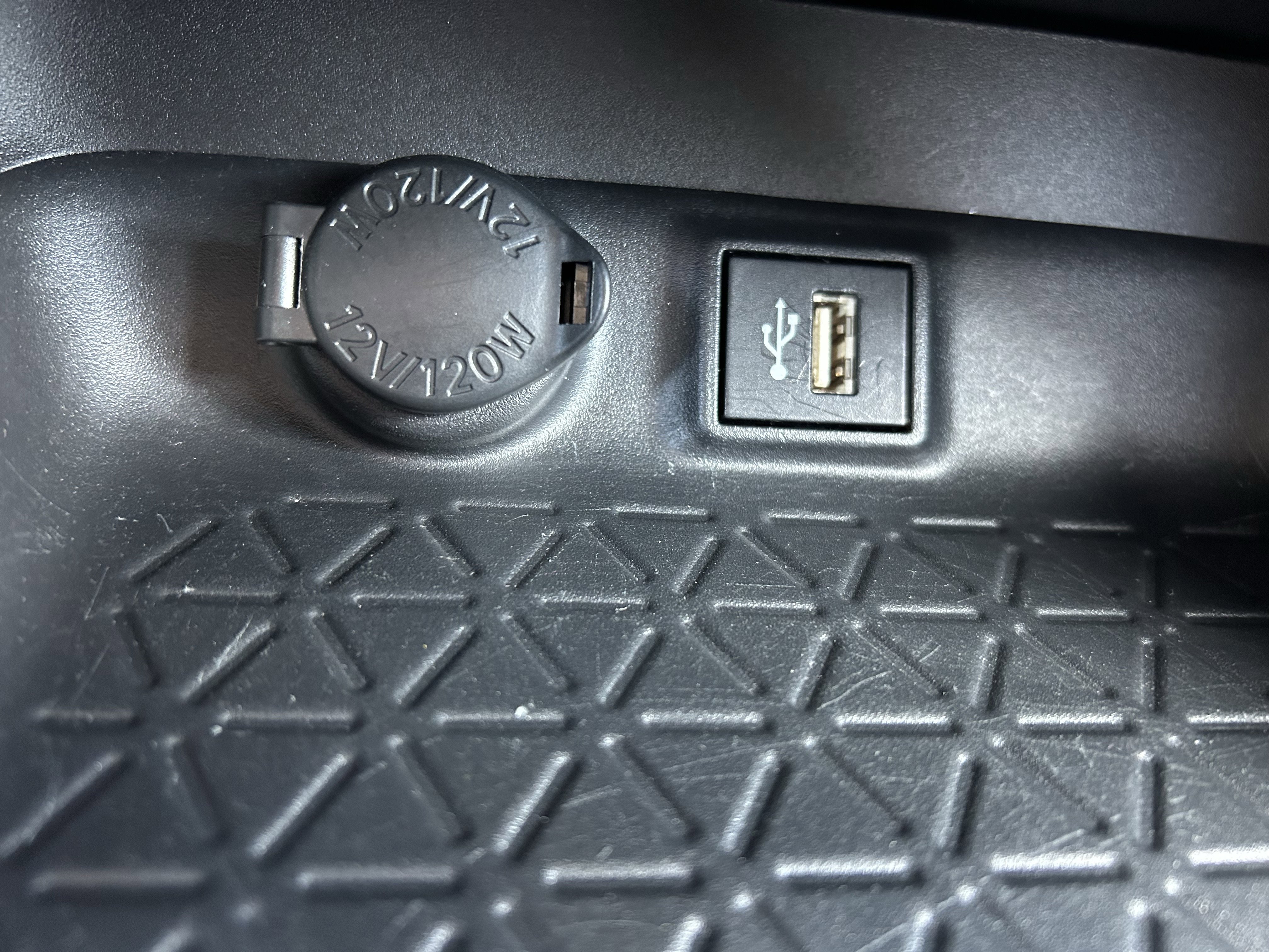Certified 2025 Toyota RAV4 XLE AWD/4WD image 30