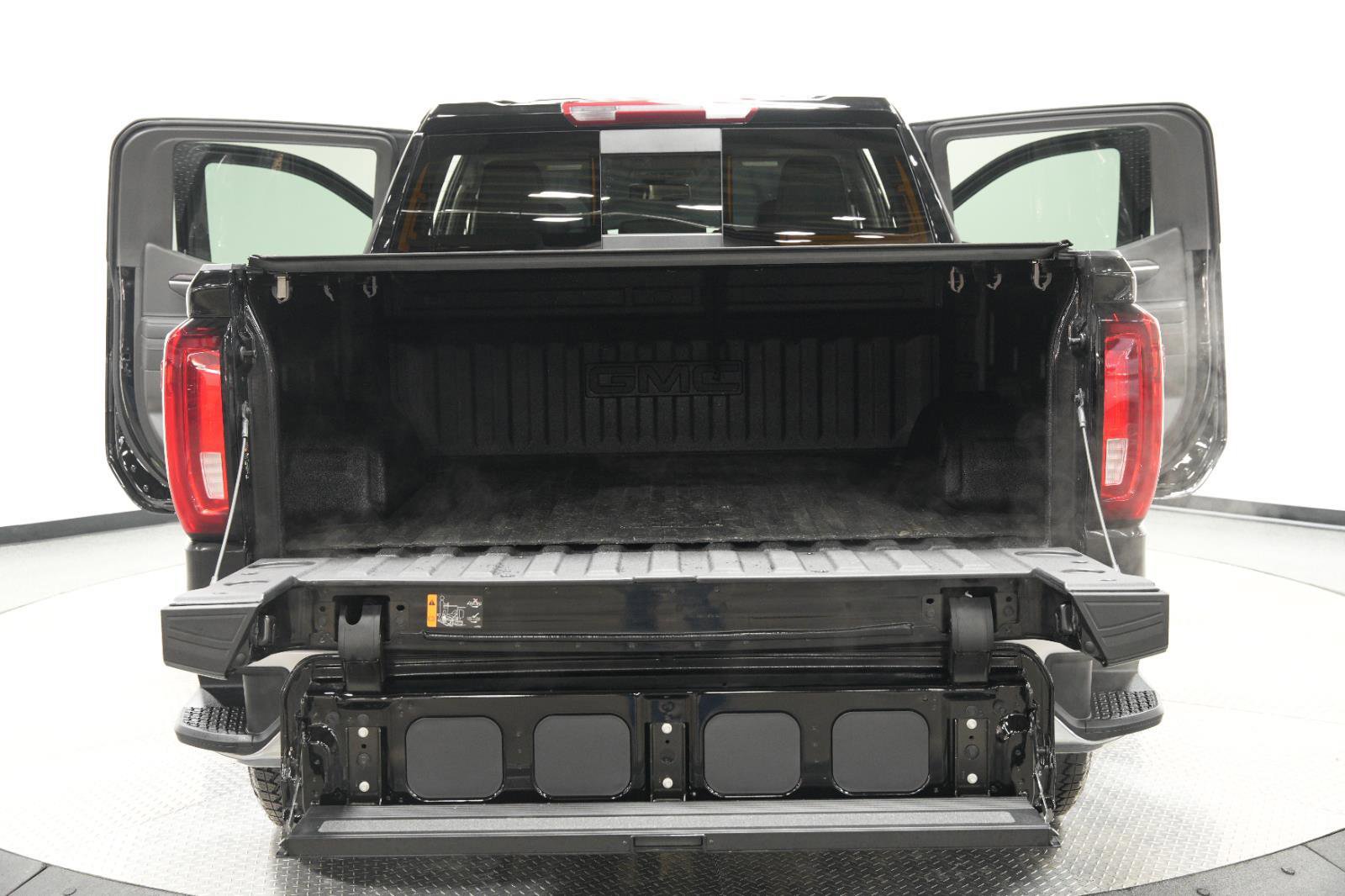 Used 2026 GMC Sierra 1500 SLT w/ SLT Premium Plus Package image 11