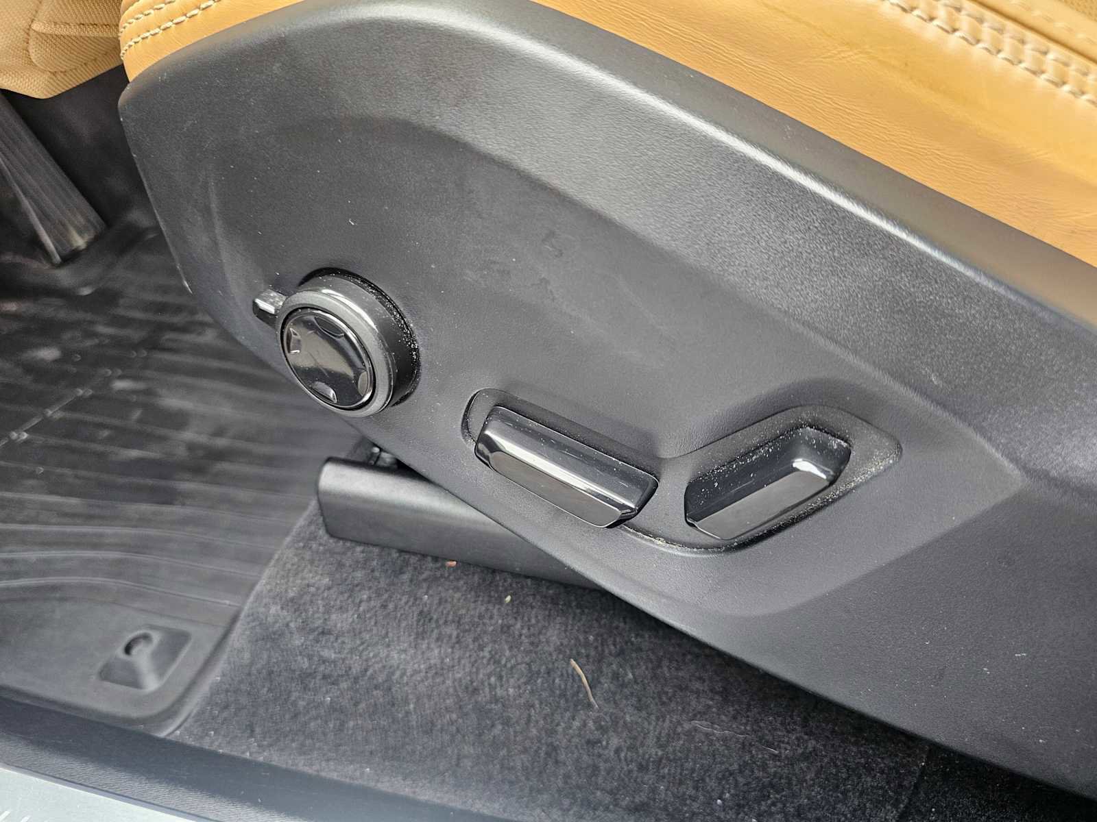 Certified 2023 Volvo XC90 T8 Ultimate w/ Protection Package Premier AWD/4WD image 27