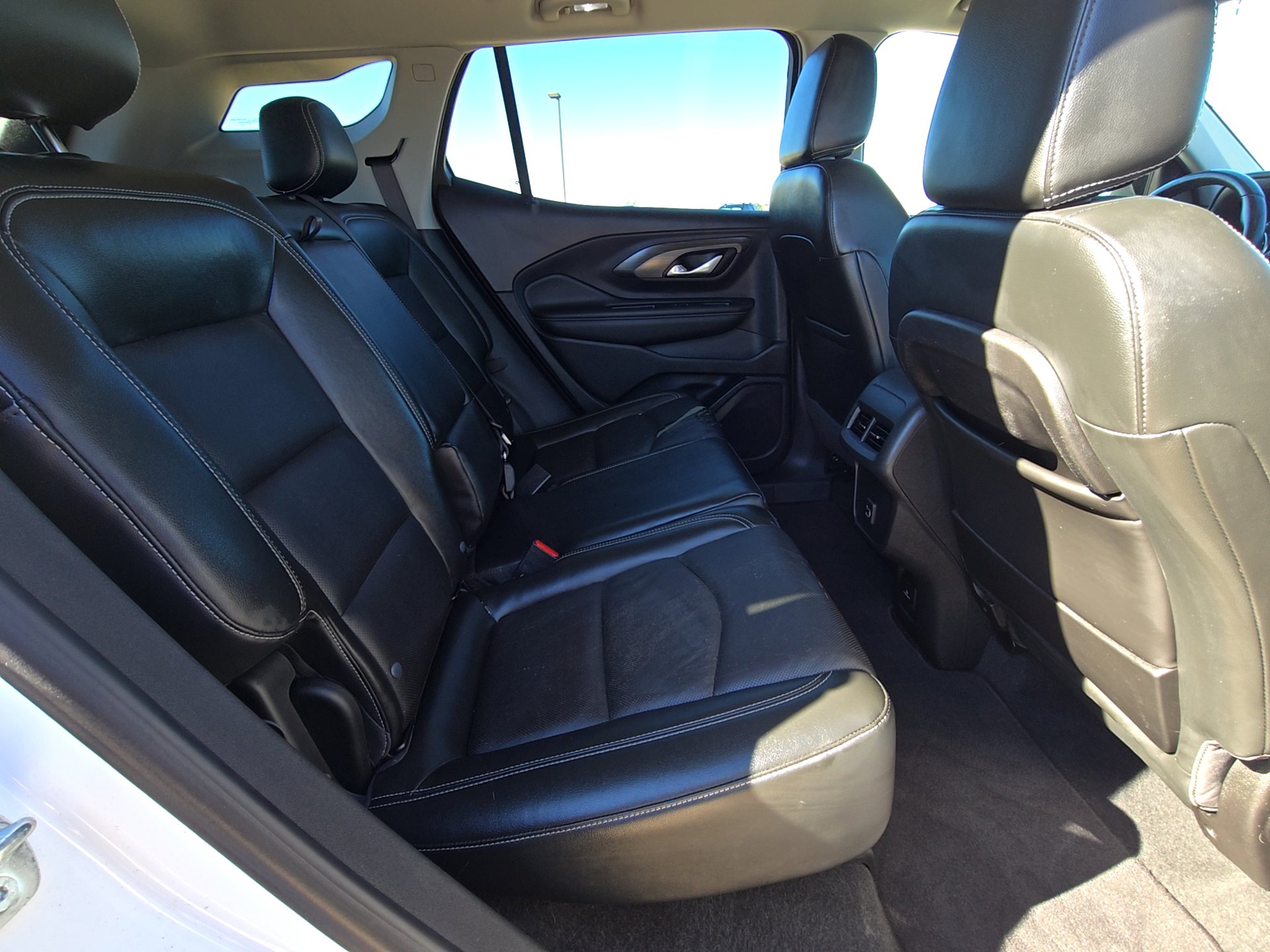 Used 2022 GMC Terrain SLT w/ Elevation Edition image 14