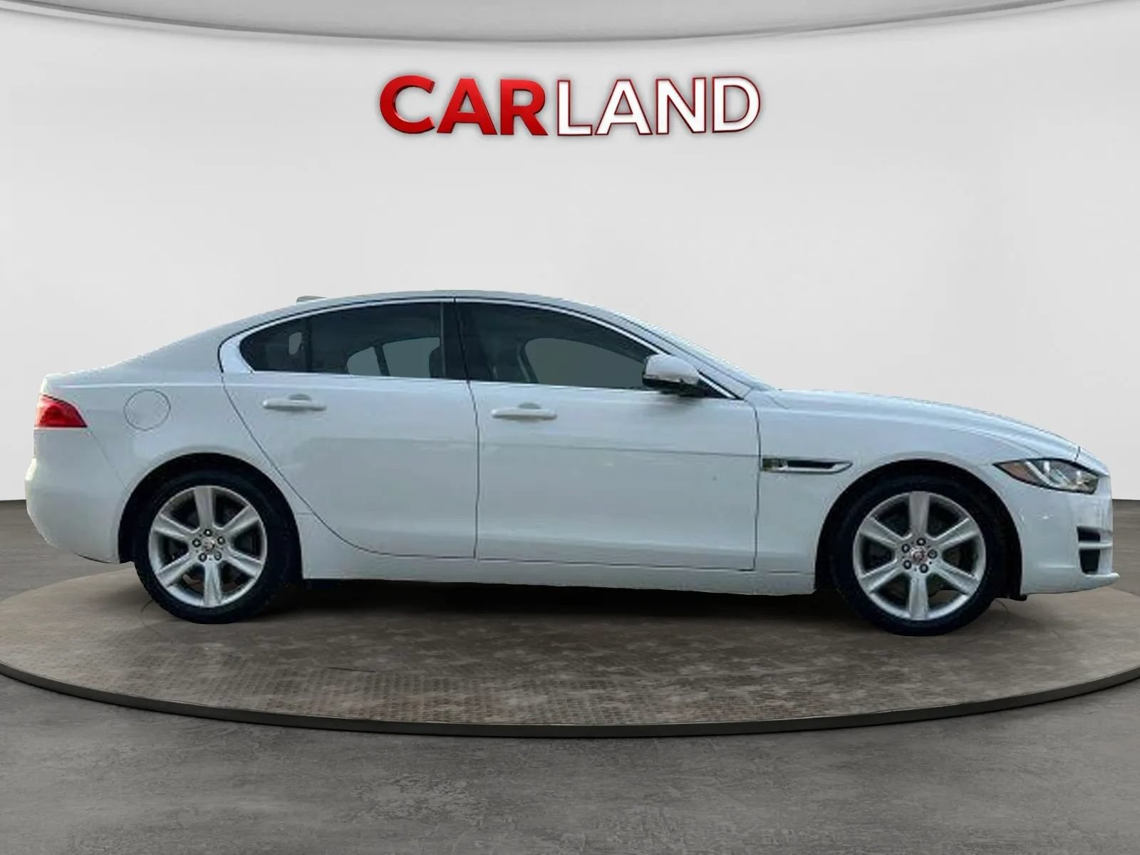 Used 2018 Jaguar XE Prestige RWD image 8