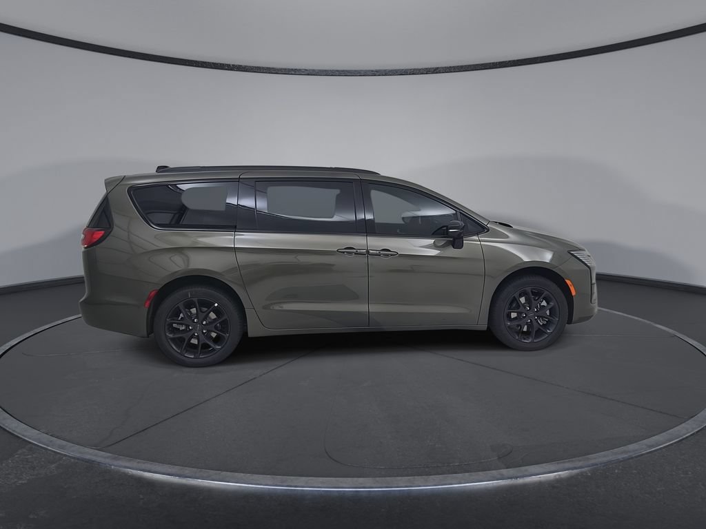 New 2027 Chrysler Pacifica Limited AWD/4WD image 16