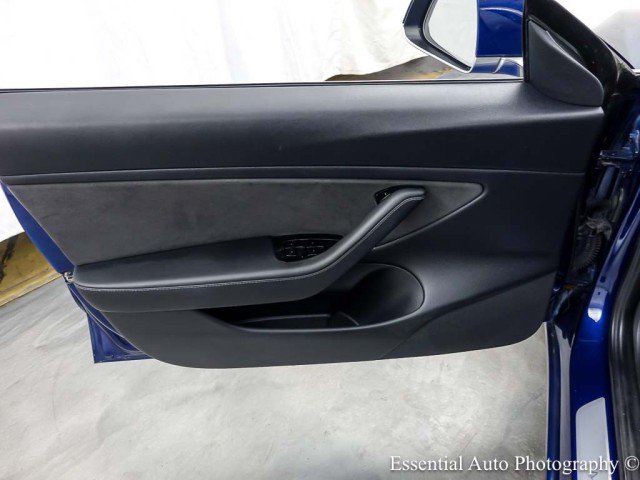 Used 2018 Tesla Model 3 Long Range RWD image 36