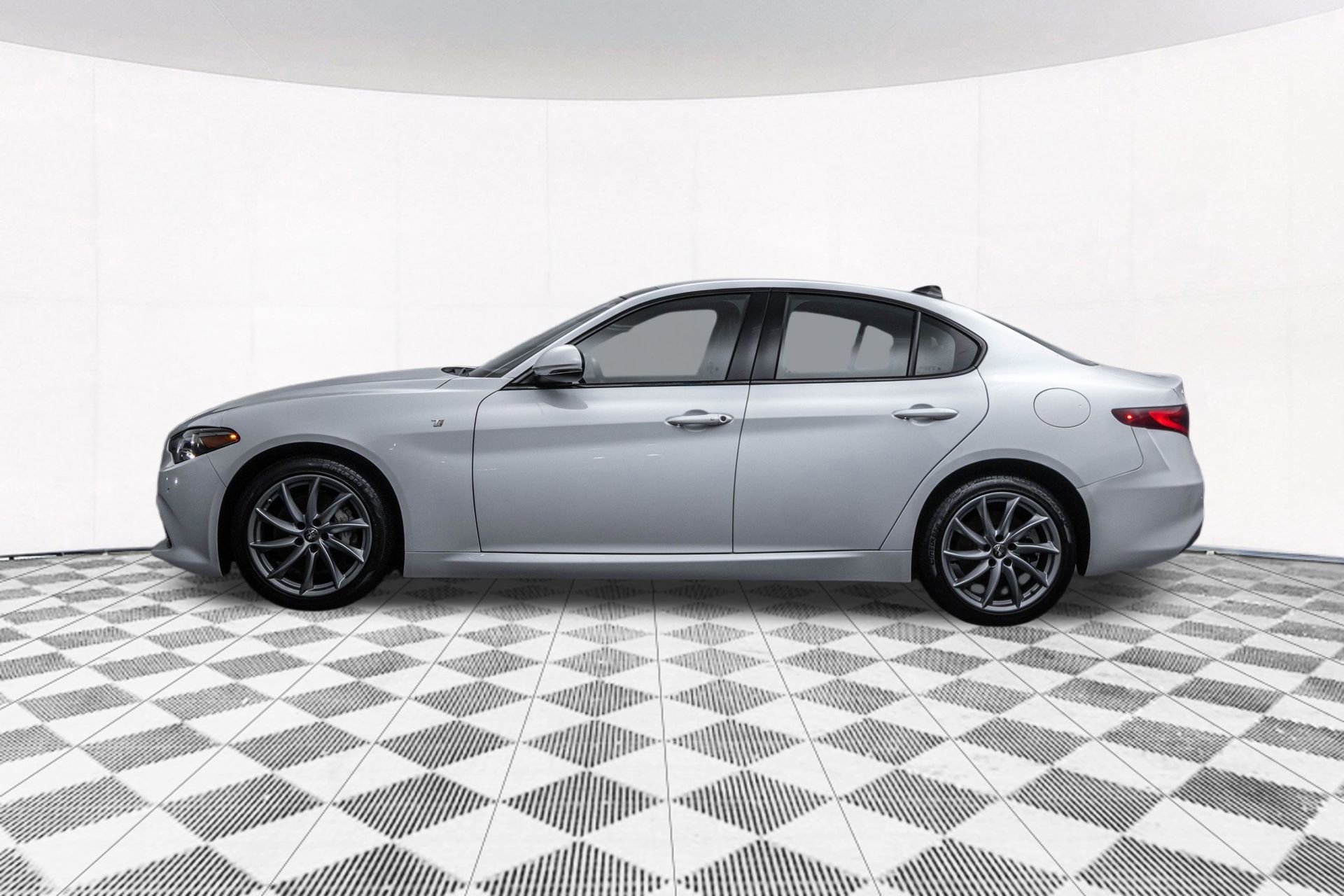 Used 2022 Alfa Romeo Giulia Ti image 7