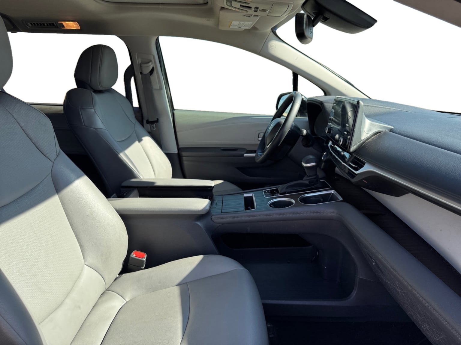 Used 2022 Toyota Sienna XLE FWD image 17