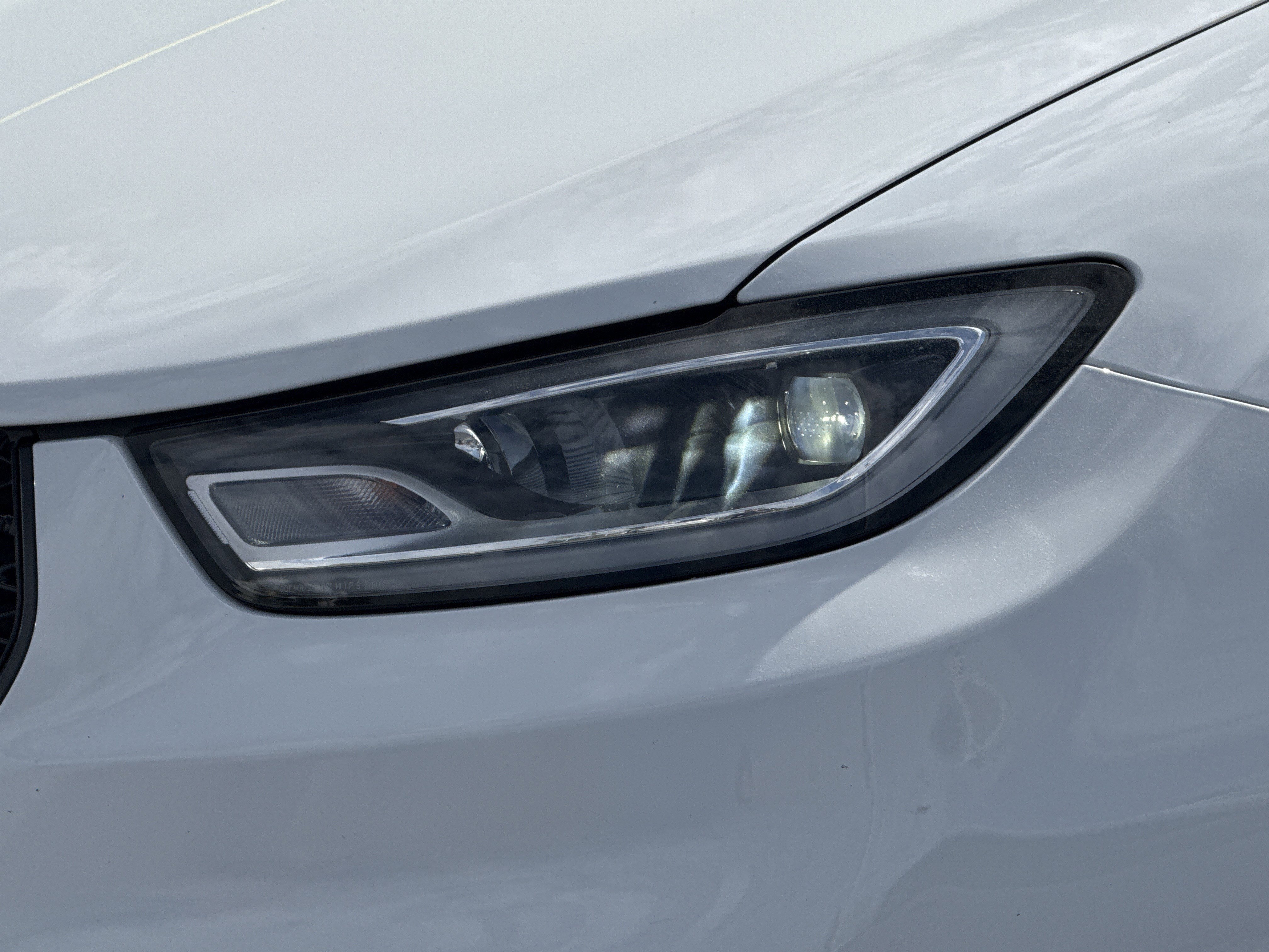 Used 2025 Chrysler Pacifica Limited FWD image 9