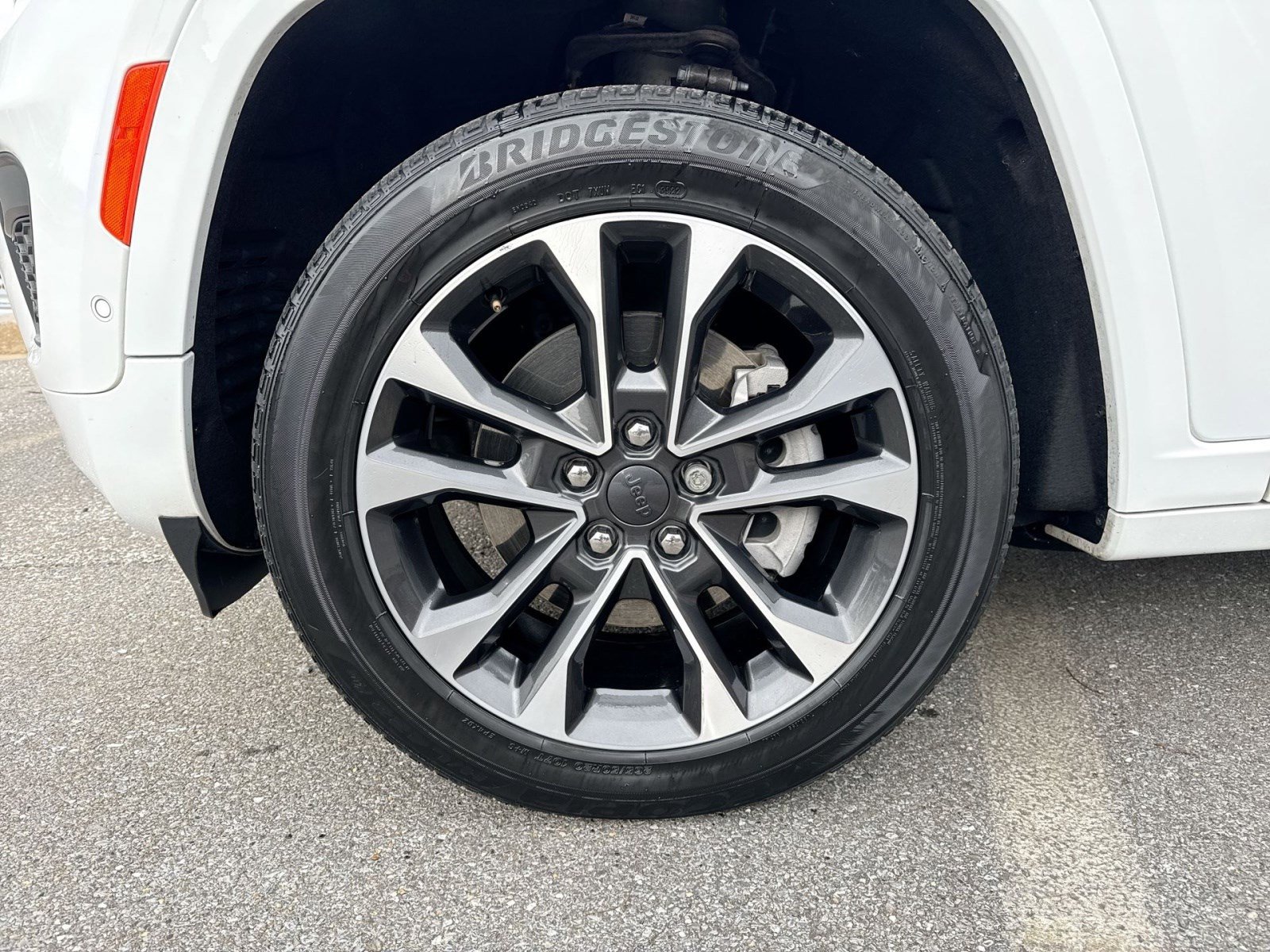 Used 2023 Jeep Grand Cherokee L Overland w/ Advanced Protech Group III image 12