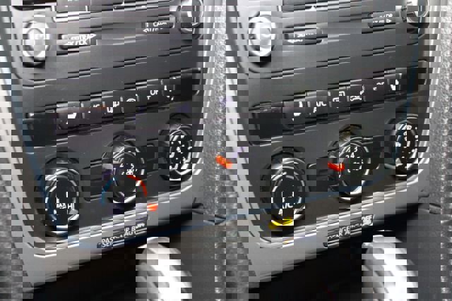 Used 2015 Volkswagen Passat 1.8T Wolfsburg Edition image 16