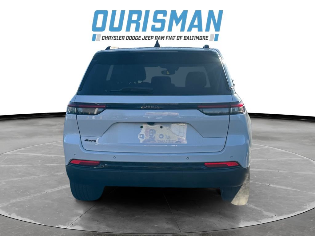 Used 2023 Jeep Grand Cherokee Altitude image 5