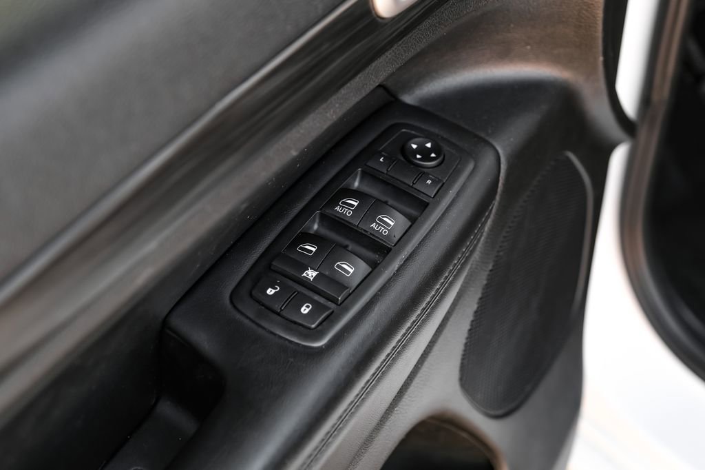 Used 2019 Jeep Grand Cherokee Altitude image 54