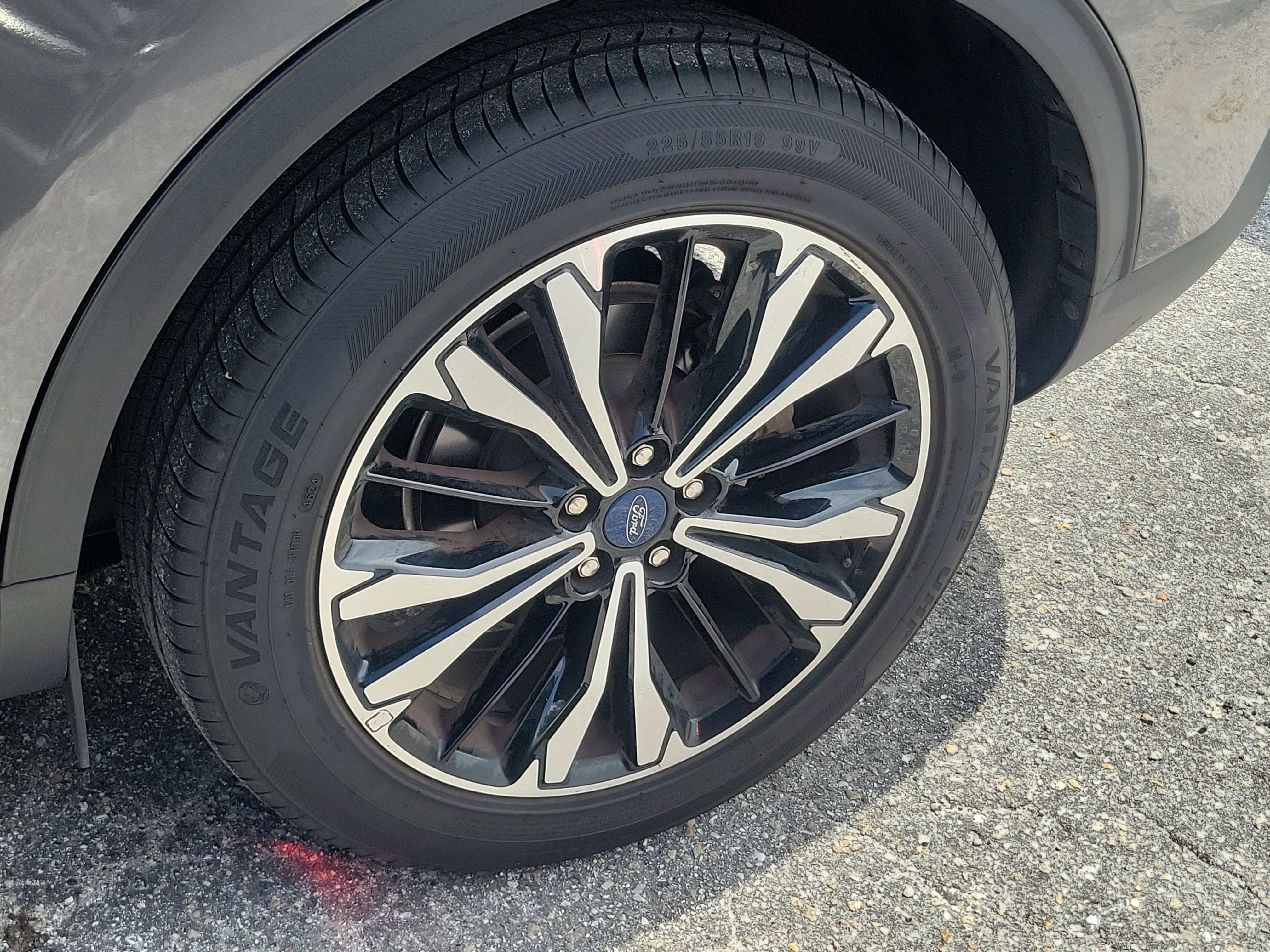 Used 2022 Ford Escape SE w/ SE Sport Appearance Package FWD image 6