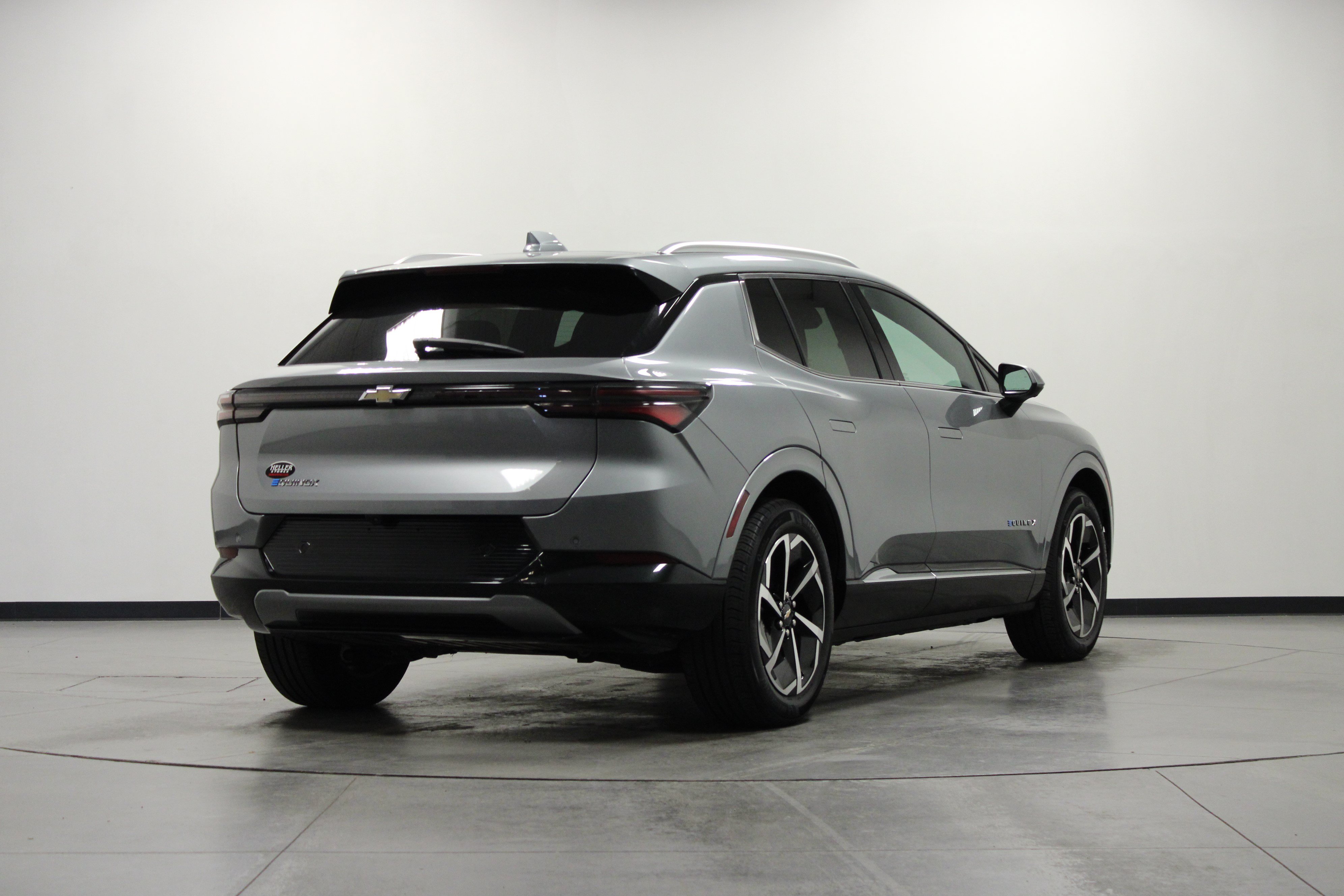 Used 2024 Chevrolet Equinox EV LT FWD image 4