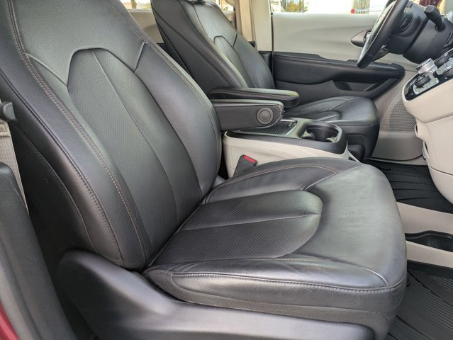 Used 2020 Chrysler Pacifica Touring-L Plus w/ Tire & Wheel Group FWD image 20