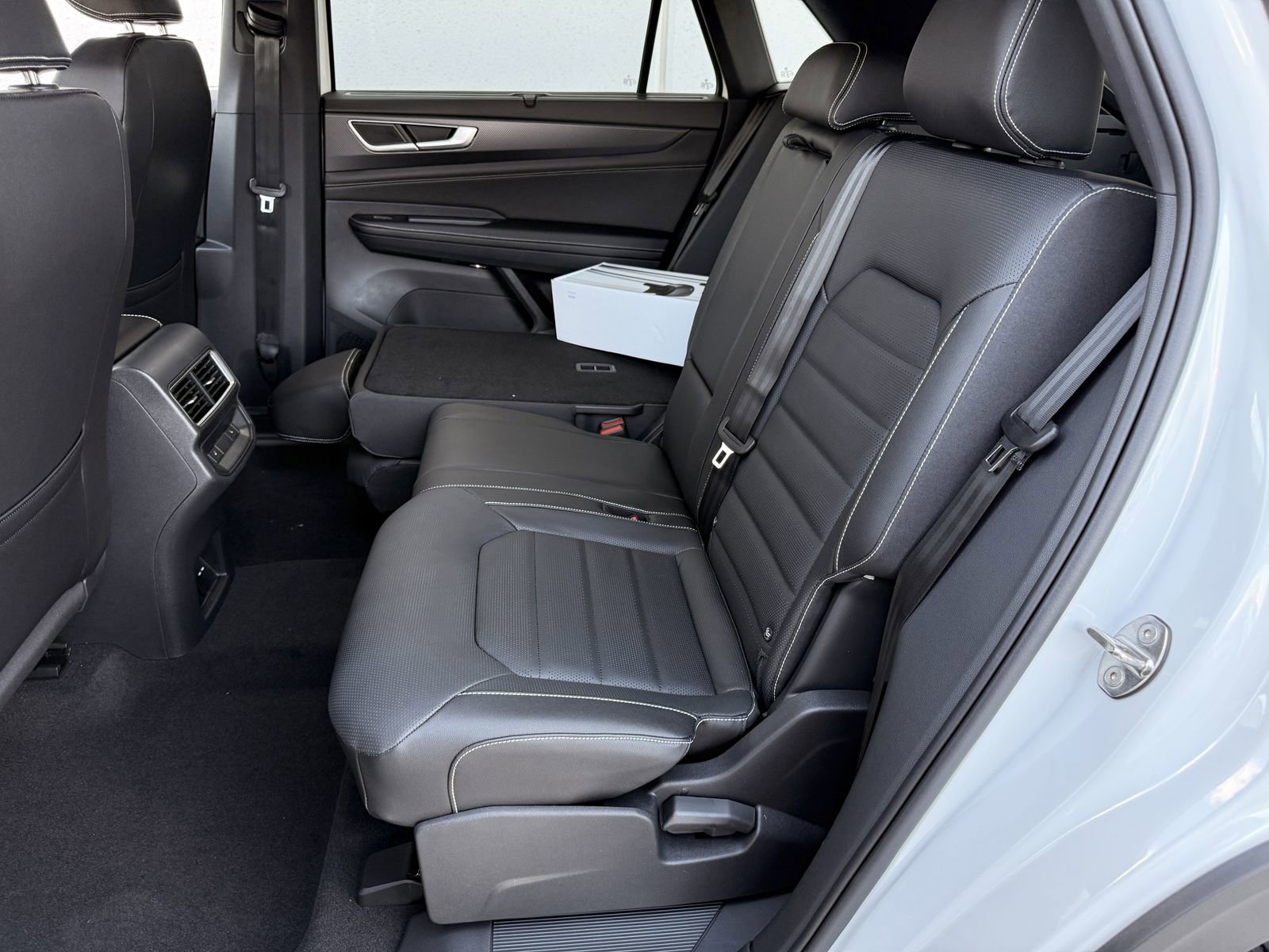 New 2026 Volkswagen Atlas Cross Sport SEL R-Line image 23