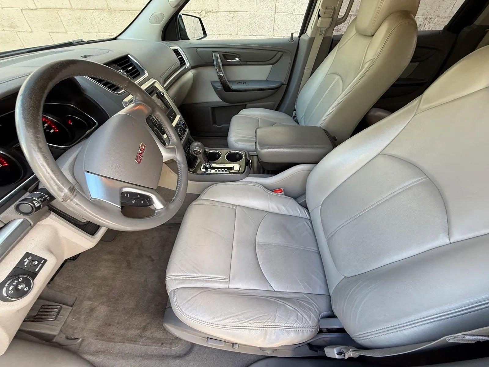 Used 2015 GMC Acadia SLT image 18