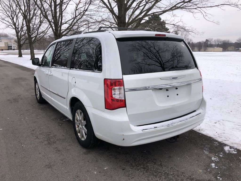 Used 2014 Chrysler Town & Country Touring image 6