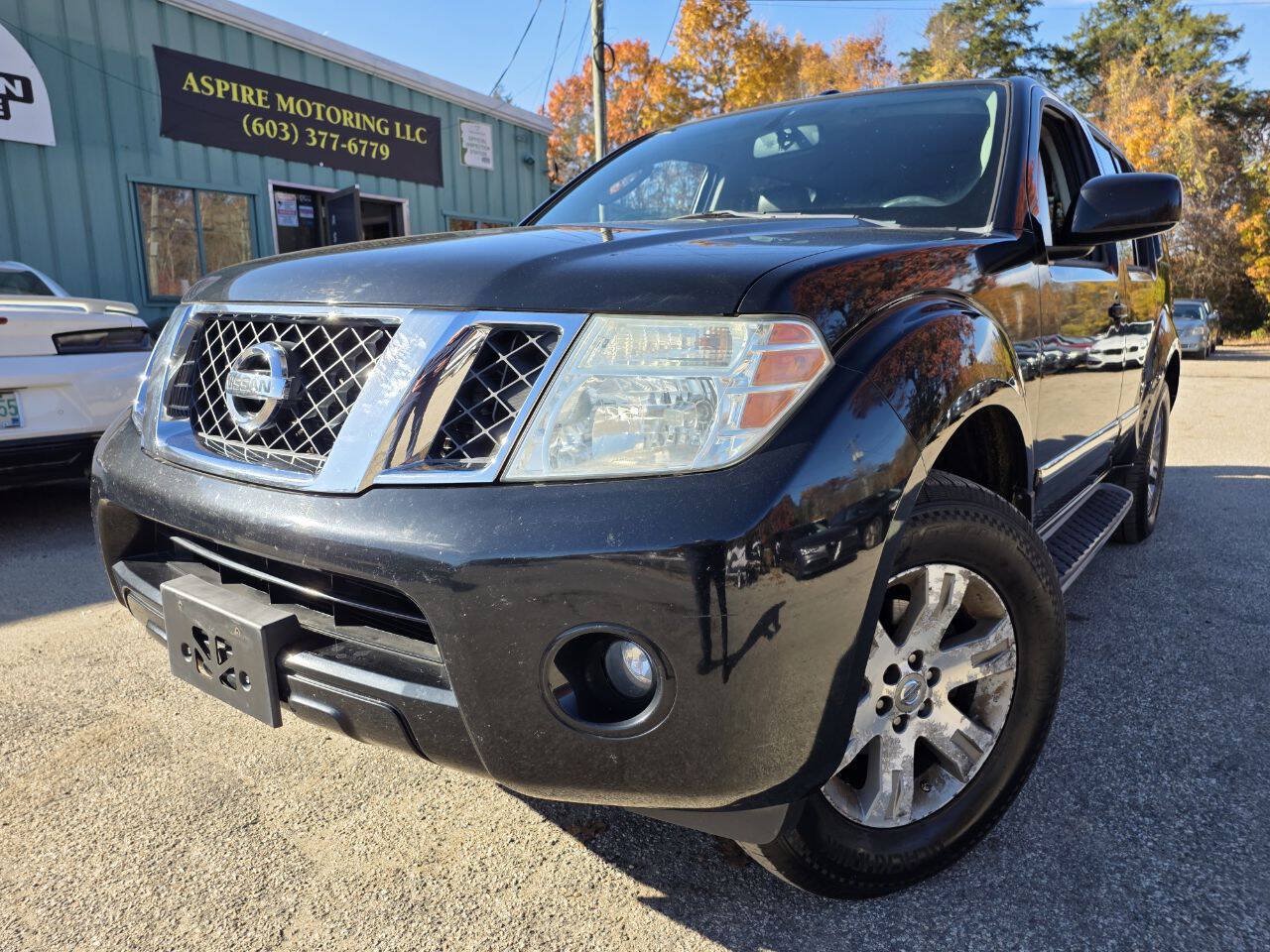 Used 2011 Nissan Pathfinder Silver AWD/4WD image 2