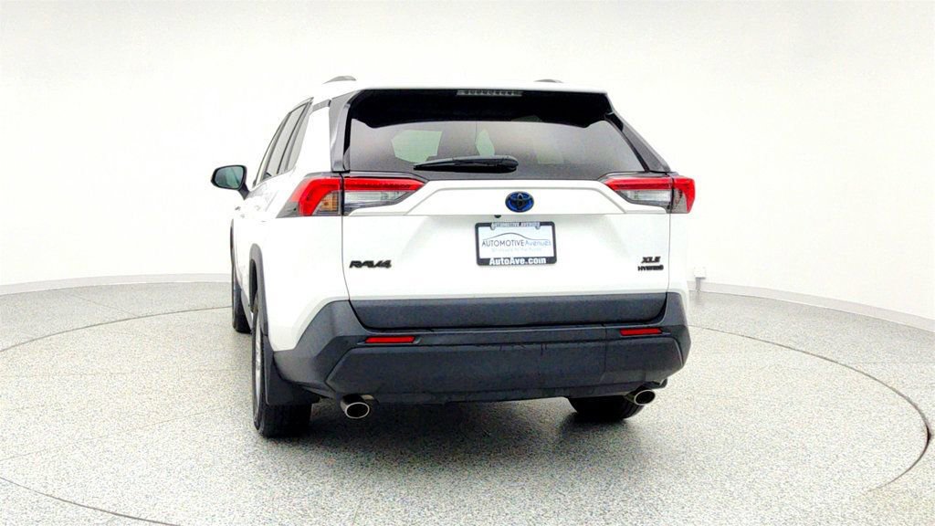 Used 2020 Toyota RAV4 XLE image 6