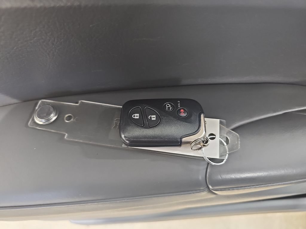 Used 2010 Lexus LX 570 4WD w/ Luxury Pkg image 43