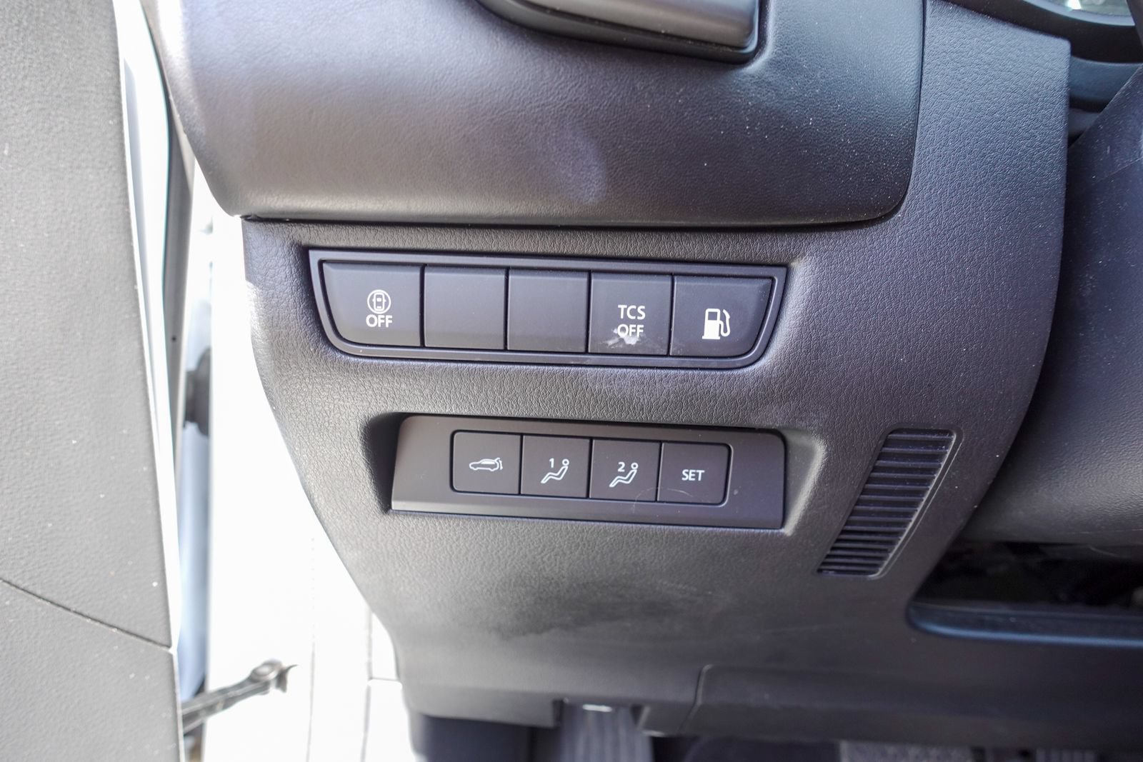 Used 2025 MAZDA CX-50 AWD 2.5 Hybrid w/ Premium Pkg image 18