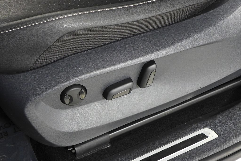 Certified 2023 Volkswagen Tiguan SE R-Line FWD image 23