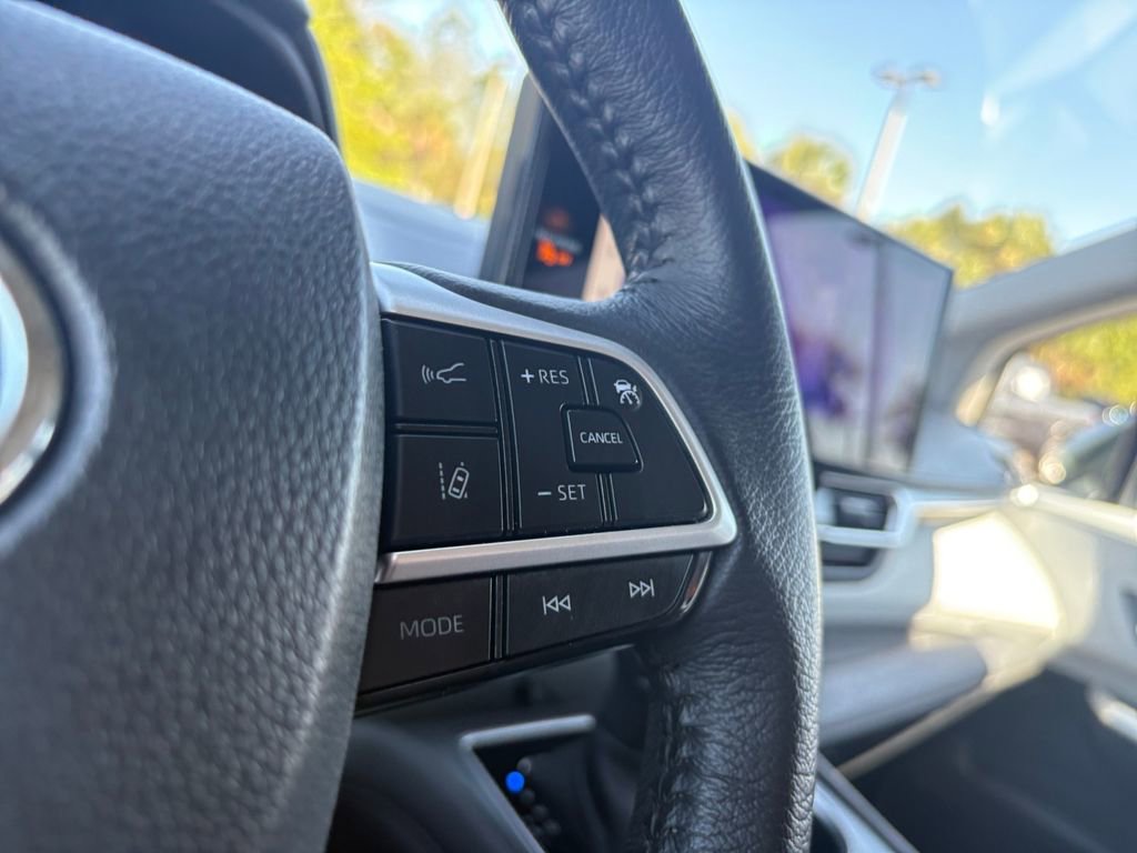 Used 2025 Toyota Sienna XLE image 18