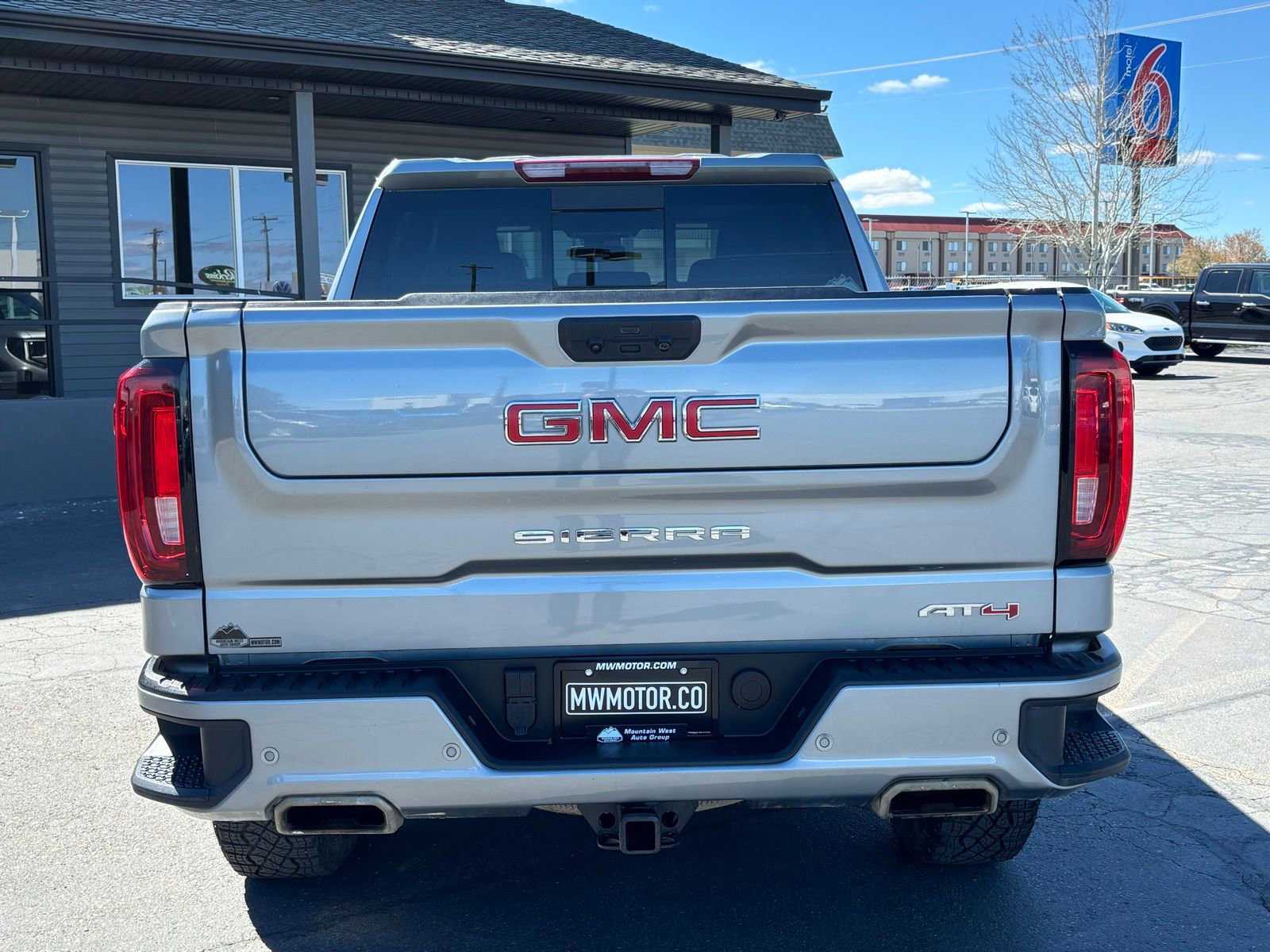 Used 2024 GMC Sierra 1500 AT4 w/ AT4 Premium Package image 9