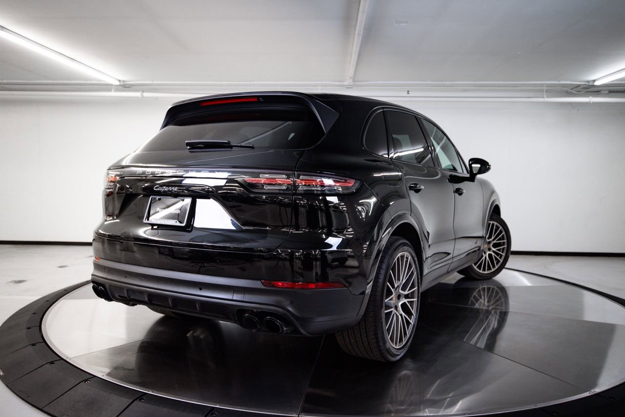 Certified 2023 Porsche Cayenne Platinum Edition image 7