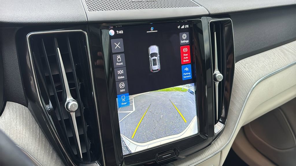 Used 2023 Volvo XC60 B5 Plus w/ Climate Package image 20