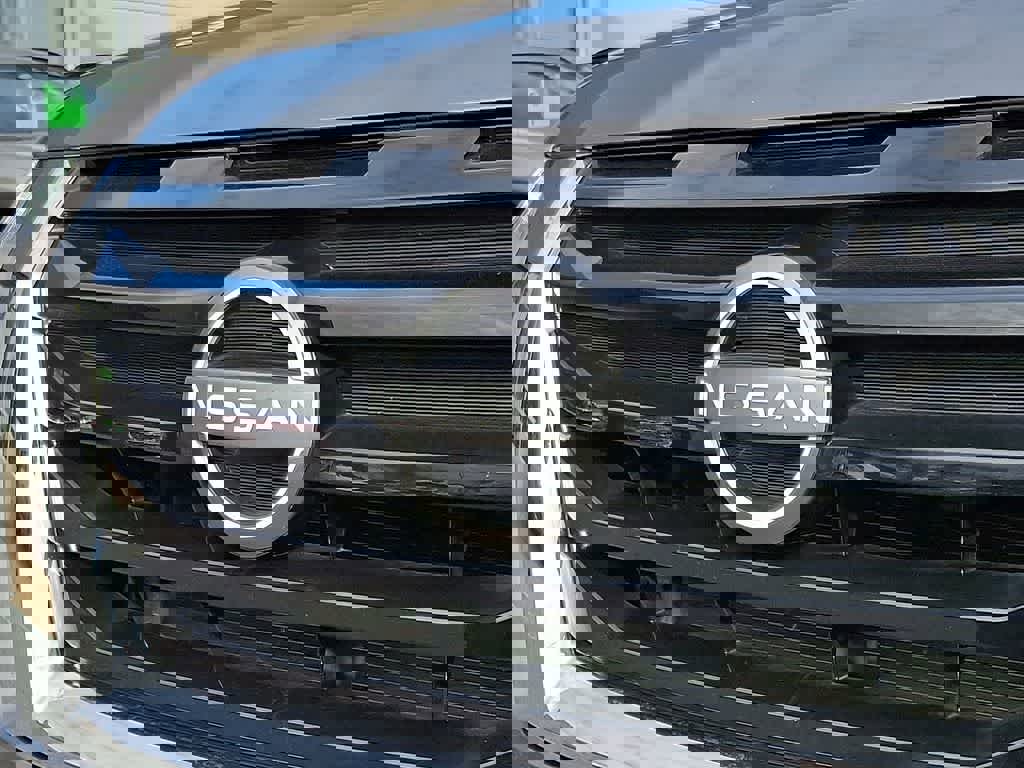 Used 2025 Nissan Pathfinder SV image 31