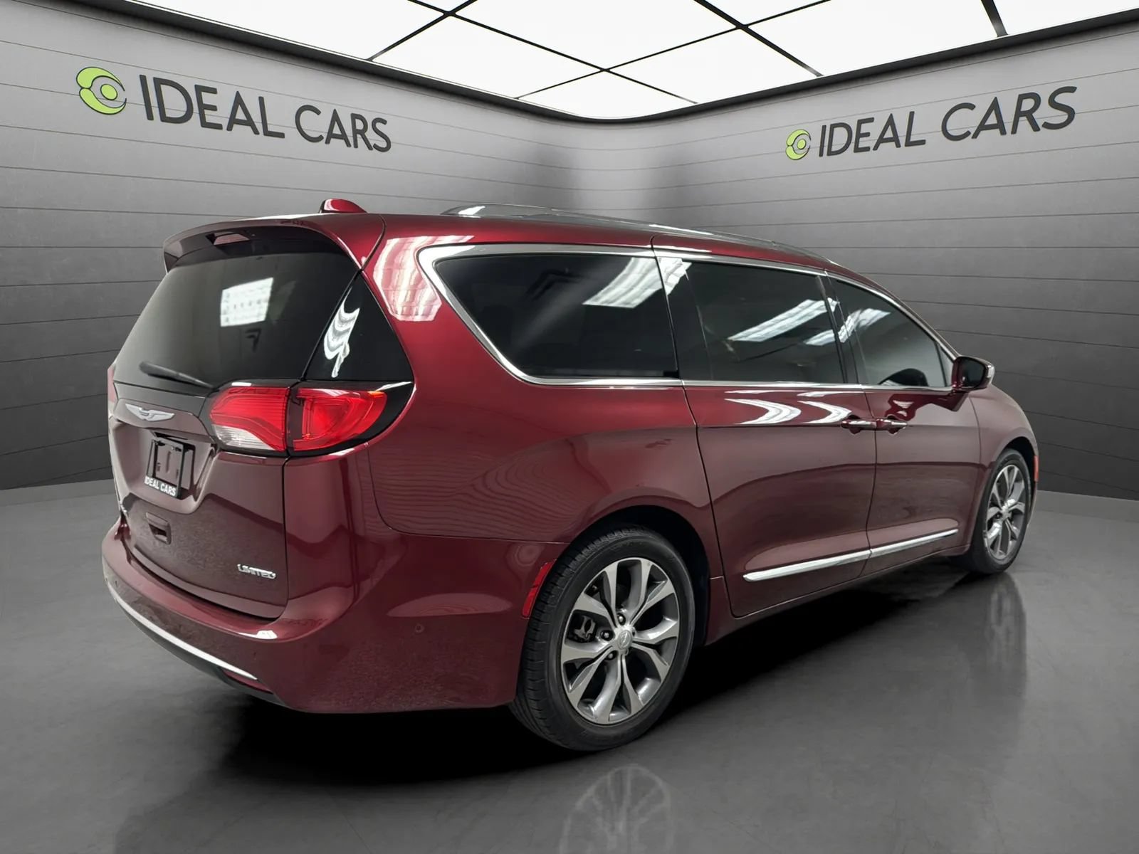 Used 2017 Chrysler Pacifica Limited FWD image 5