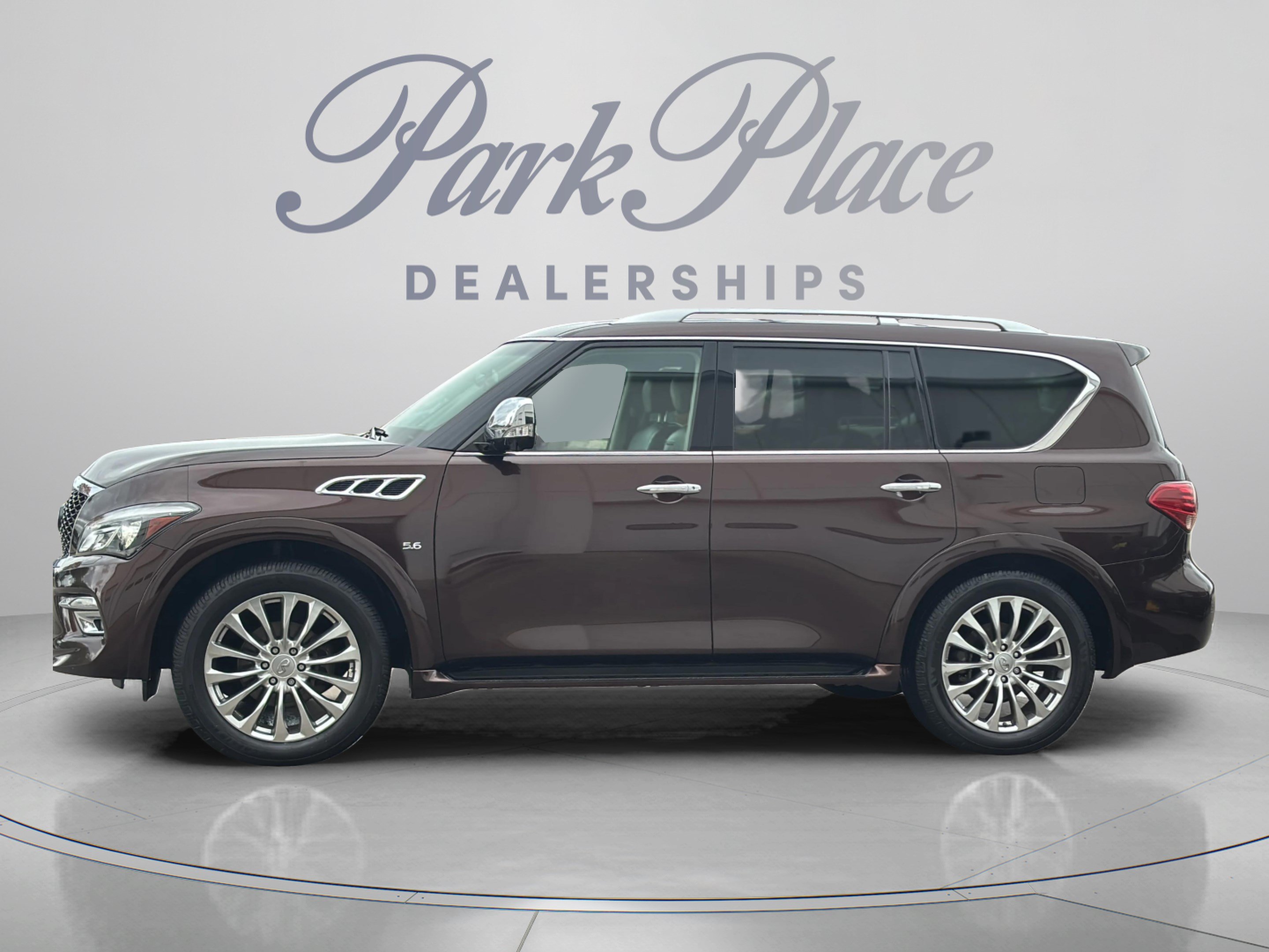 Used 2017 INFINITI QX80 2WD w/ Deluxe Technology Package image 2