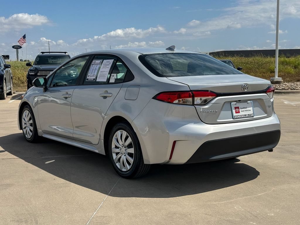 Certified 2025 Toyota Corolla LE FWD image 5