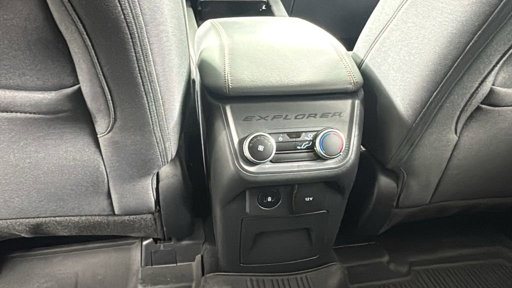Used 2025 Ford Explorer Active image 27