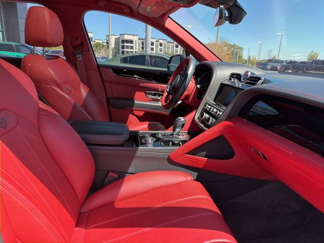 Used 2022 Bentley Bentayga image 12