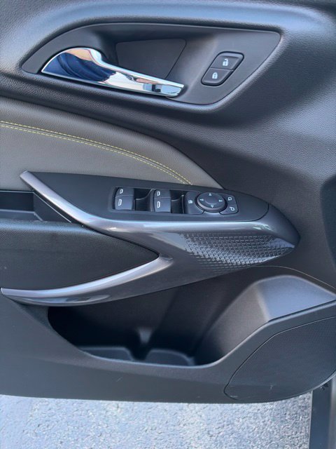 Used 2025 Chevrolet Trax ACTIV w/ Sunroof Package FWD image 19
