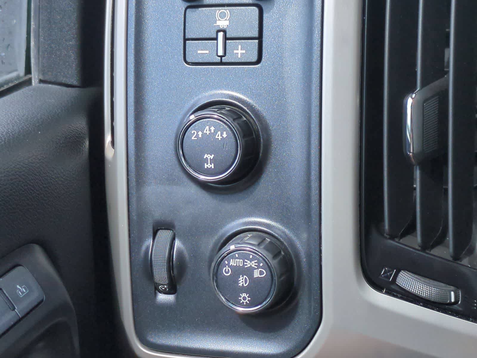 Used 2017 GMC Sierra 2500 Denali w/ Suspension Package, Off-Road AWD/4WD image 28