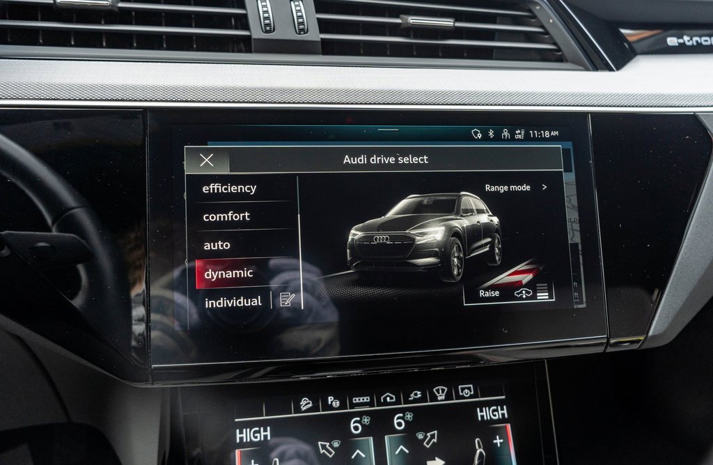 Used 2024 Audi Q8 e-tron Prestige image 11